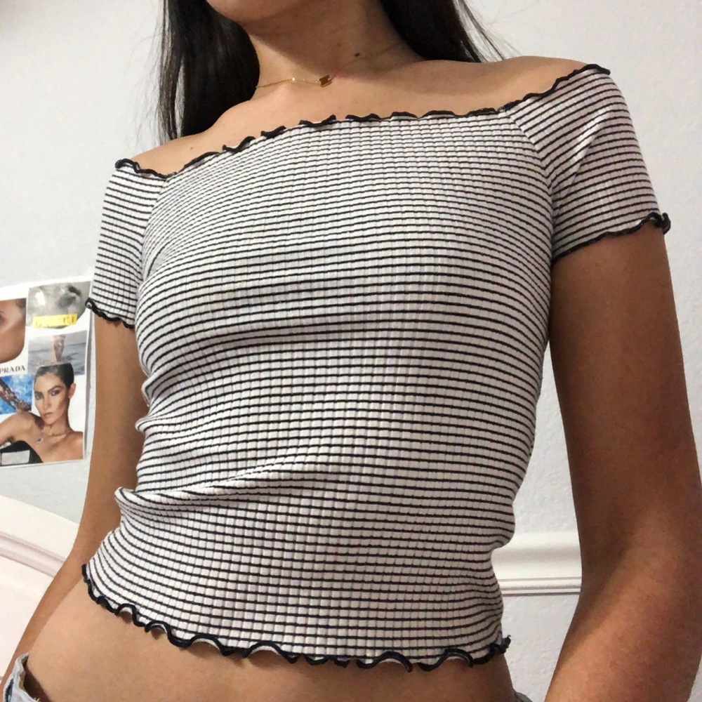 A basic off the shoulder elastic striped Zara top